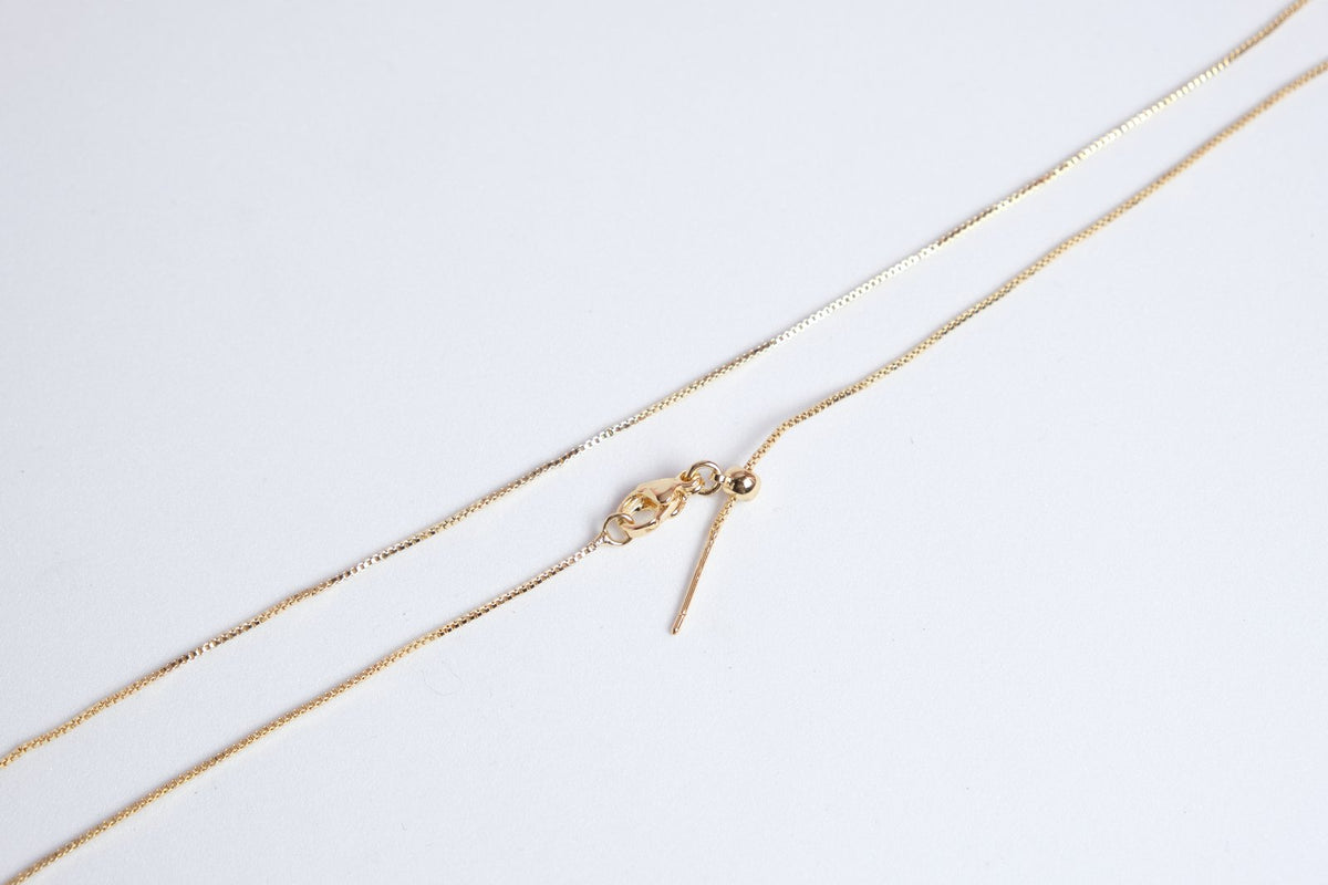 Cadena lisa dorada ajustable